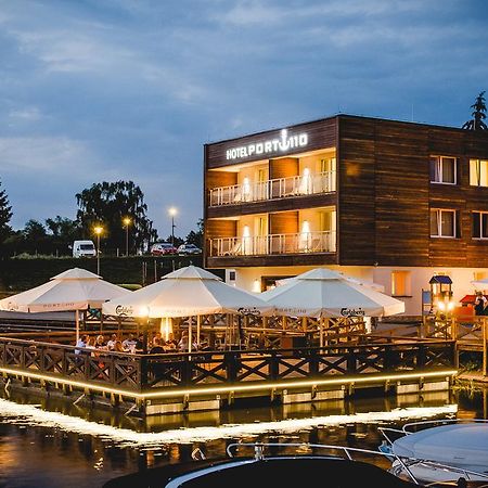 Hotel Port 110 Ілава Екстер'єр фото